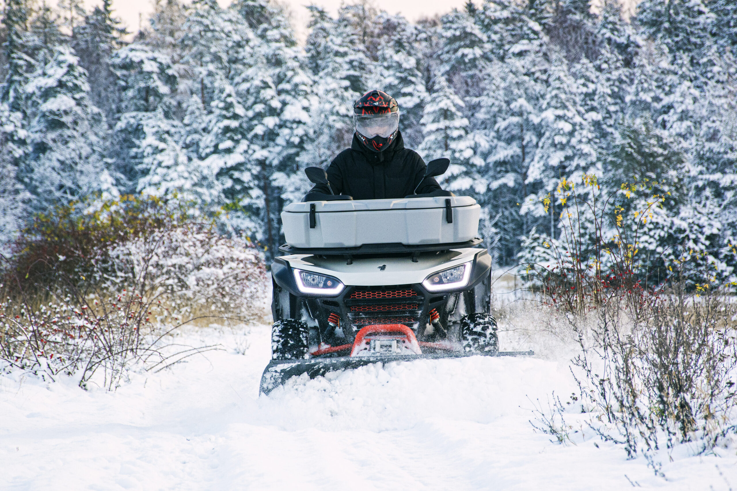 Segway Snarler tillbehör. Hjälm, packbox och plog.