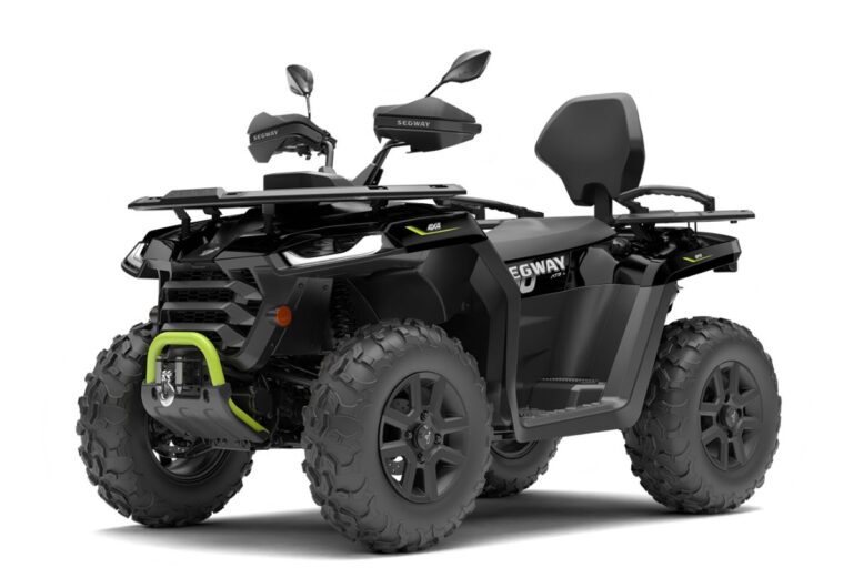 Segway AT5 L Premium i svart med ryggstöd för passagerare och gröna detaljer. Flera vyer illustrerar komfortnivå och högre prestanda i denna modell.